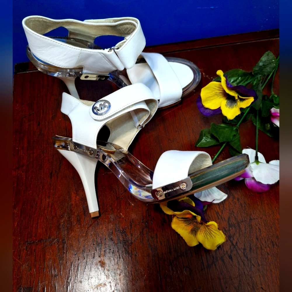 Michael Kors Lani Nude Sandals Sz 6M White Patent Leather MK Logo - Picture 2 of 9